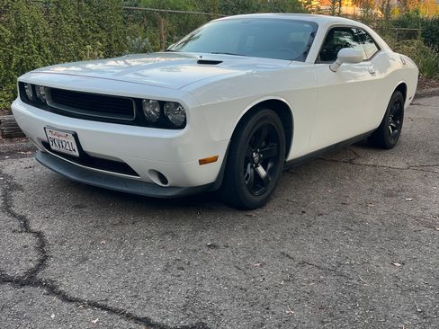 Used 2012 Dodge Challenger SXT image 8