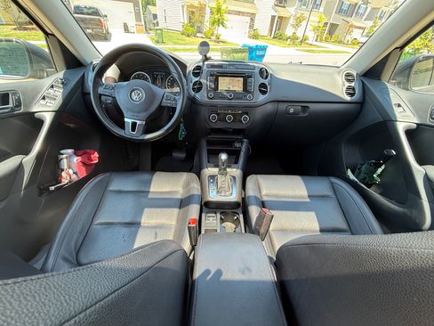 Used 2012 Volkswagen Tiguan SE FWD image 18