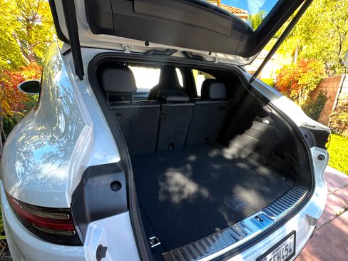 Used 2023 Porsche Cayenne Turbo S image 31