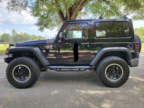 Used 2012 Jeep Wrangler Sahara w/ Connectivity Group AWD/4WD image 4