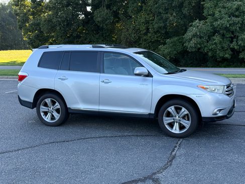 Used 2013 Toyota Highlander Limited AWD/4WD image 1