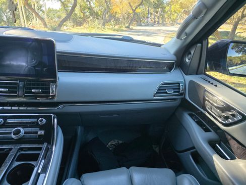 Used 2019 Lincoln Navigator L Select w/ Cargo Package image 19