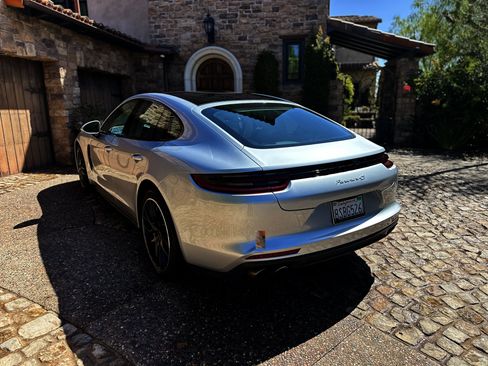 Used 2018 Porsche Panamera 4S AWD/4WD image 2
