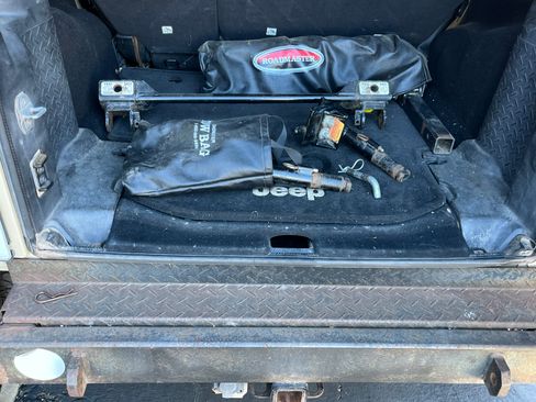 Used 2011 Jeep Wrangler Unlimited Sport image 5