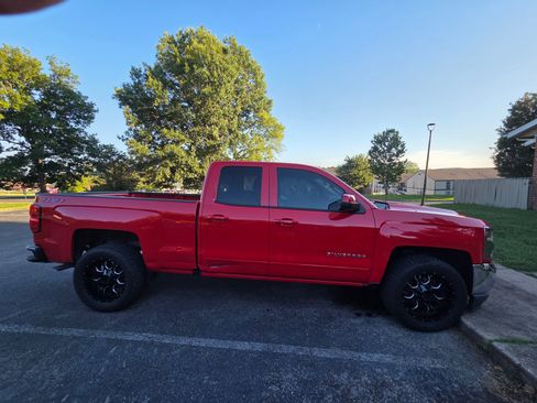 Used 2018 Chevrolet Silverado 1500 LT AWD/4WD image 19