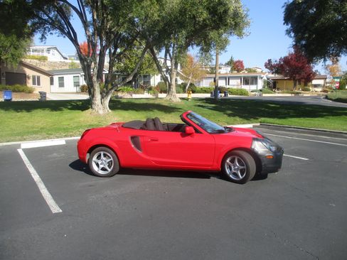 Used 2001 Toyota MR2 RWD image 6