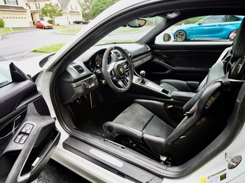 Used 2016 Porsche Cayman GT4 image 18