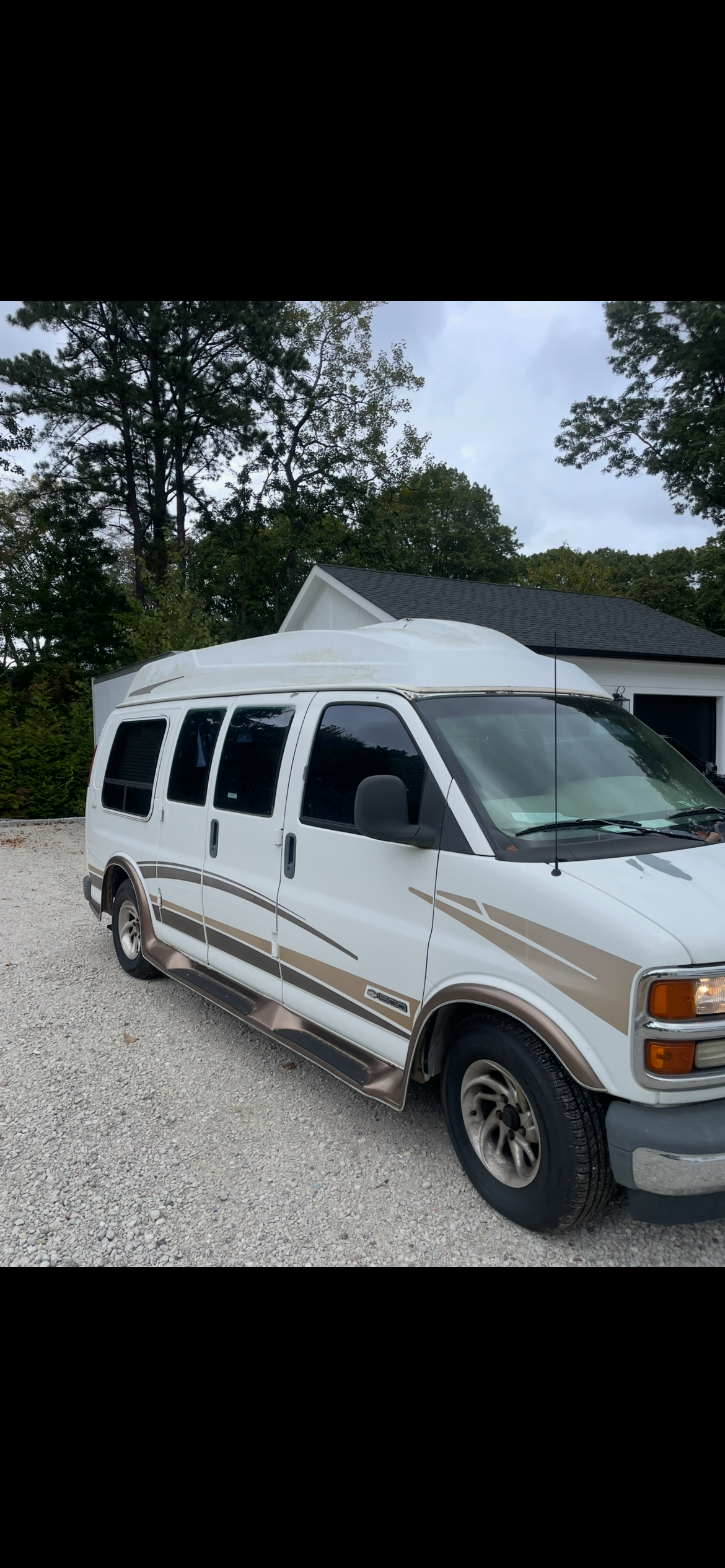 Used 2000 Chevrolet Express 1500 RWD image 2