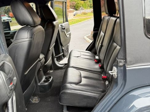 Used 2016 Jeep Wrangler Unlimited Rubicon image 19