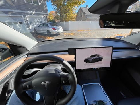 Used 2024 Tesla Model Y Long Range image 18