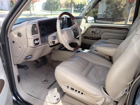 Used 2000 Cadillac Escalade 4WD image 8