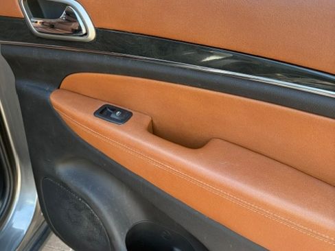 Used 2011 Jeep Grand Cherokee Overland Summit image 4