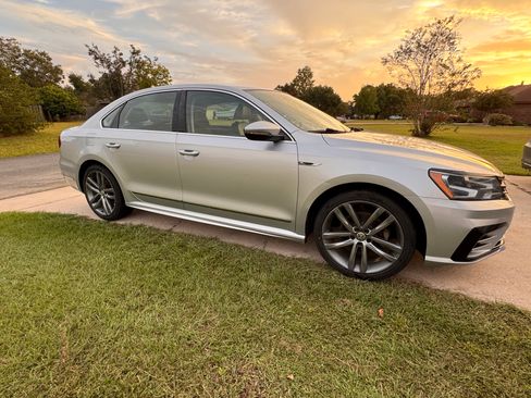 Used 2017 Volkswagen Passat 1.8T R-Line image 16