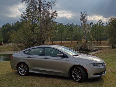 Used 2015 Chrysler 200 S image 4