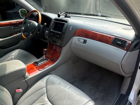 Used 2004 Lexus LS 430 w/ Modern Luxury Pkg RWD image 11