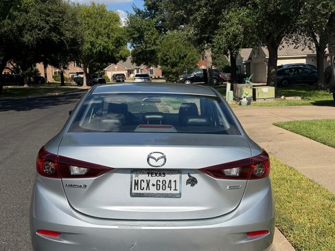 Used 2017 MAZDA MAZDA3 Touring FWD image 4