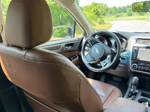 Used 2019 Subaru Outback 3.6R Touring AWD/4WD image 12