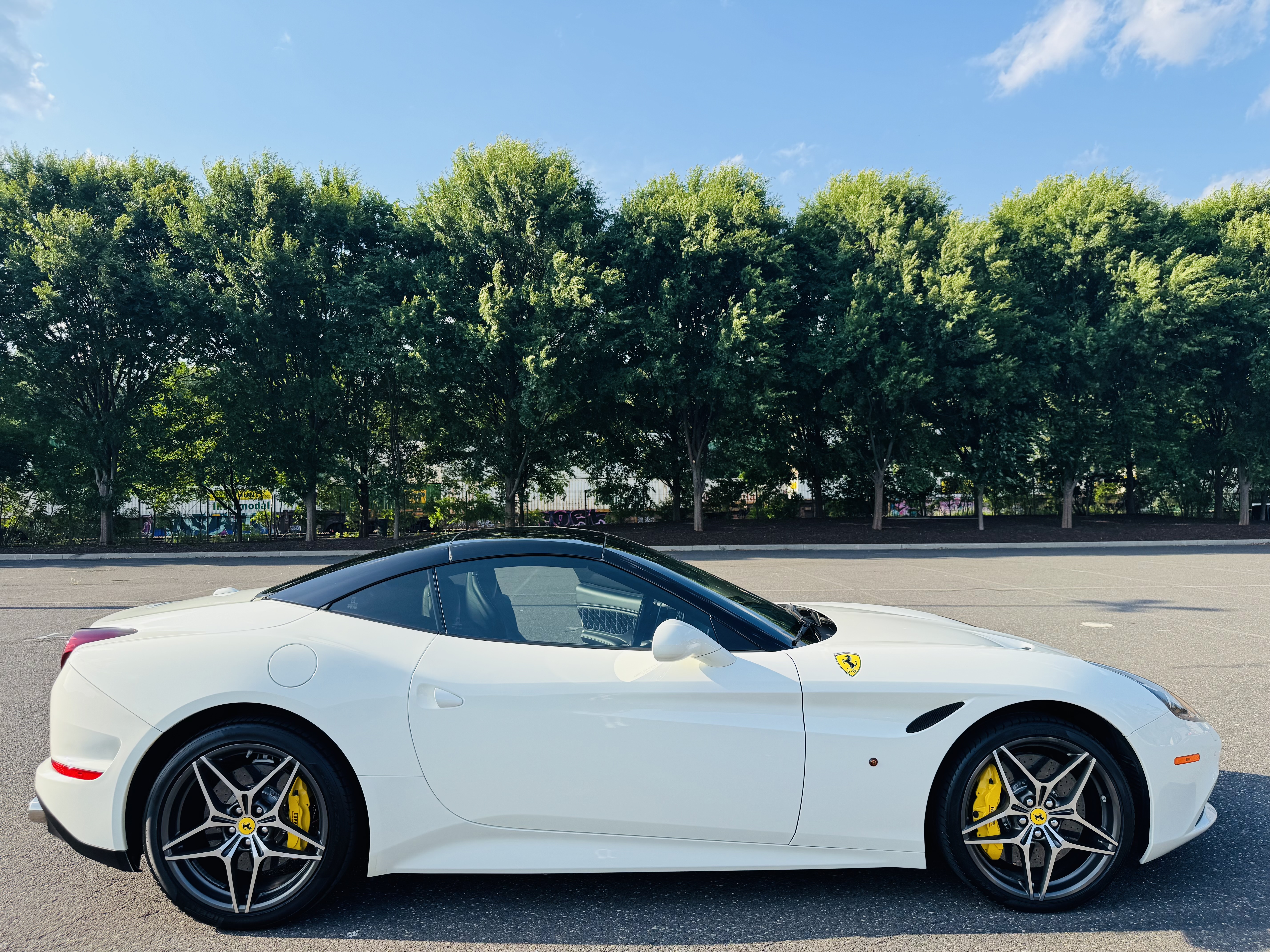 Used 2016 Ferrari California T RWD image 5