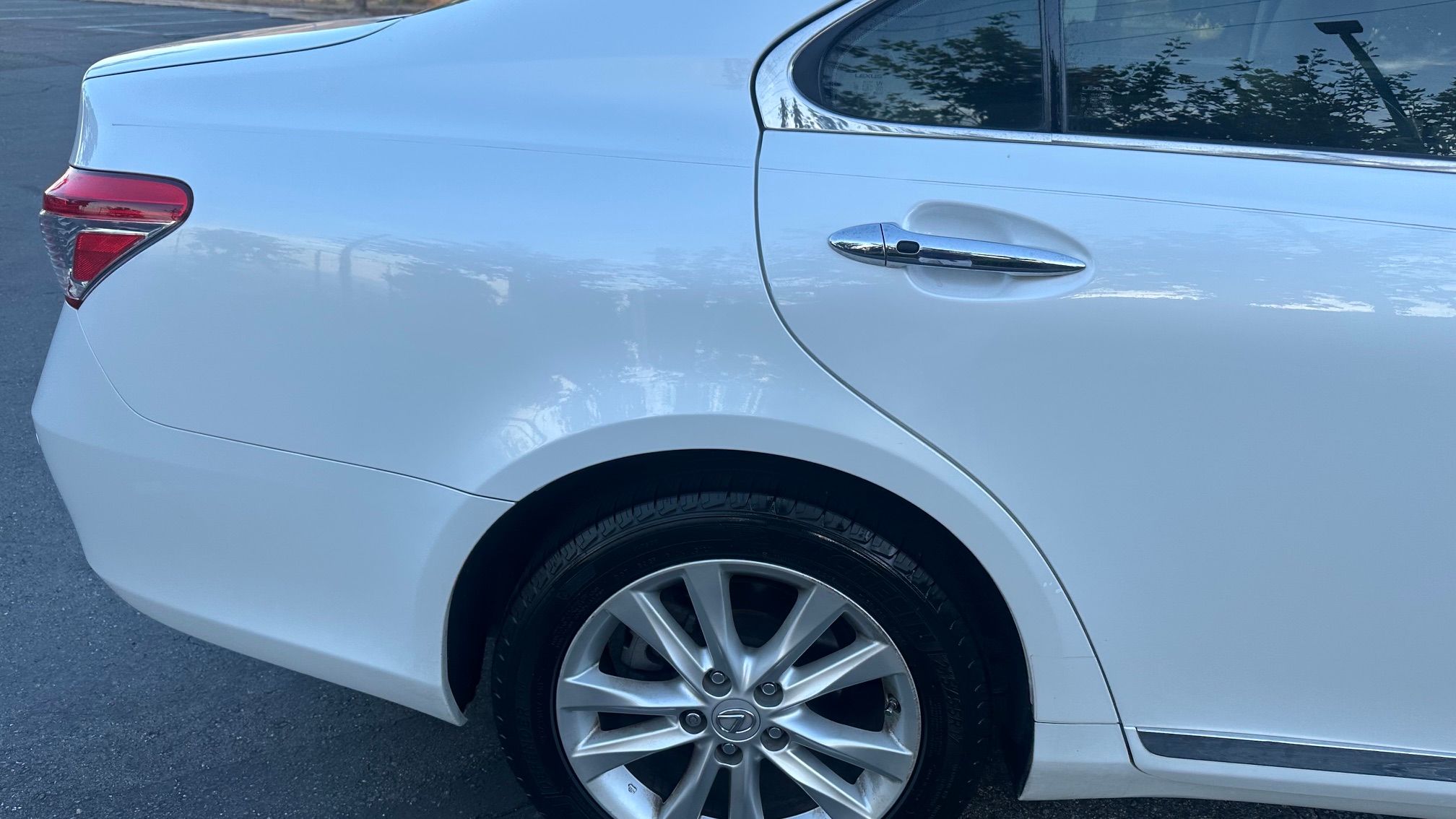 Used 2010 Lexus ES 350 w/ Preferred Accessory Package FWD image 24