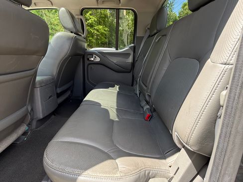 Used 2010 Nissan Frontier LE w/ LE Value Truck Pkg image 13