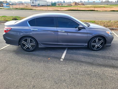 Used 2016 Honda Accord Sport image 4
