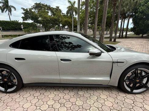 Used 2022 Porsche Taycan image 15
