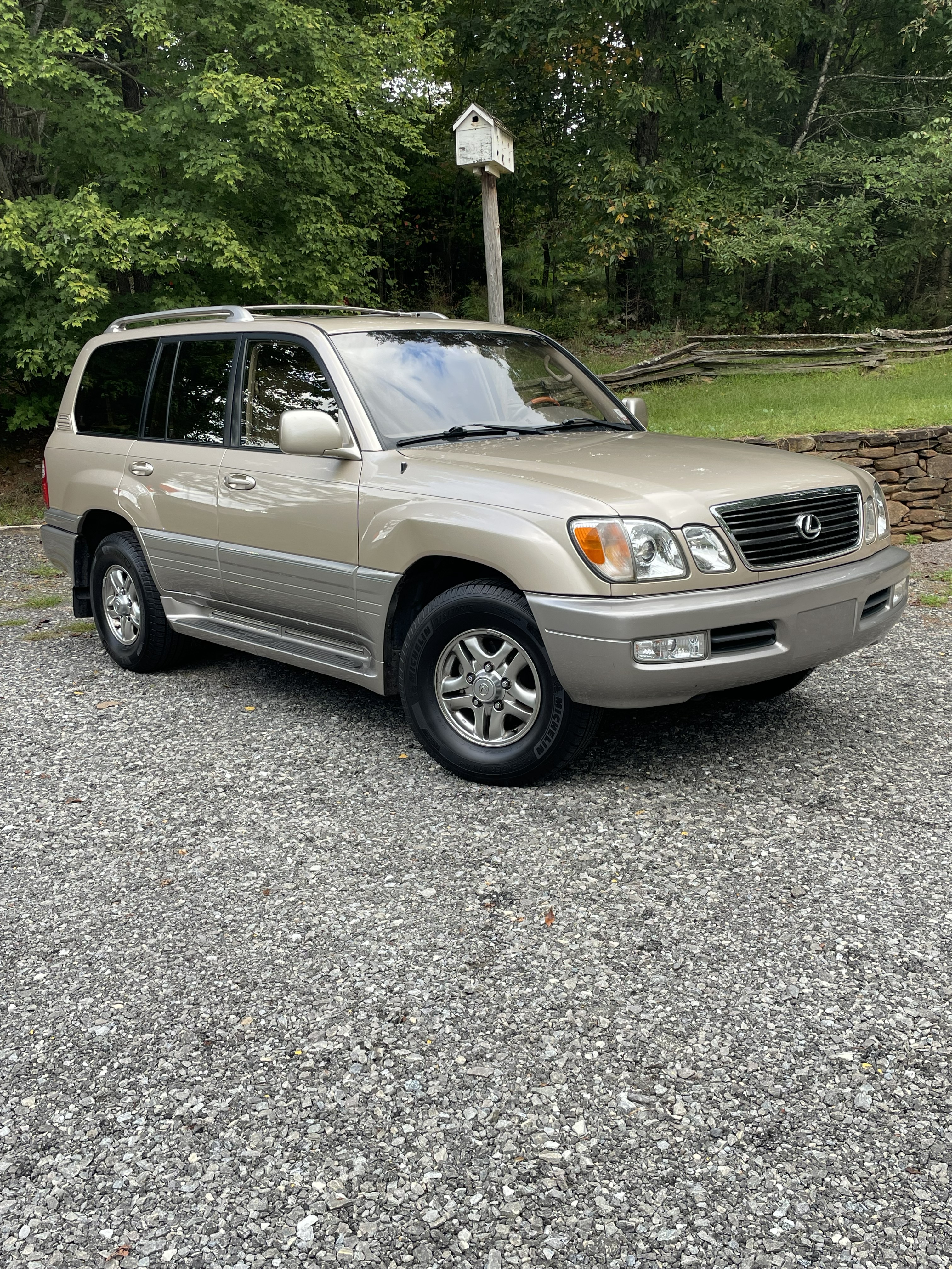 Used 2001 Lexus LX 470 4WD image 2