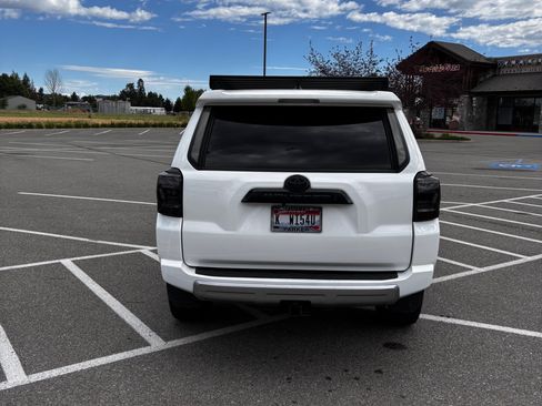 Used 2023 Toyota 4Runner TRD Off-Road Premium w/ Moonroof Package AWD/4WD image 4