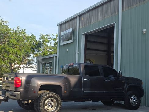 Used 2015 GMC Sierra 3500 Denali w/ Duramax Plus Package image 12