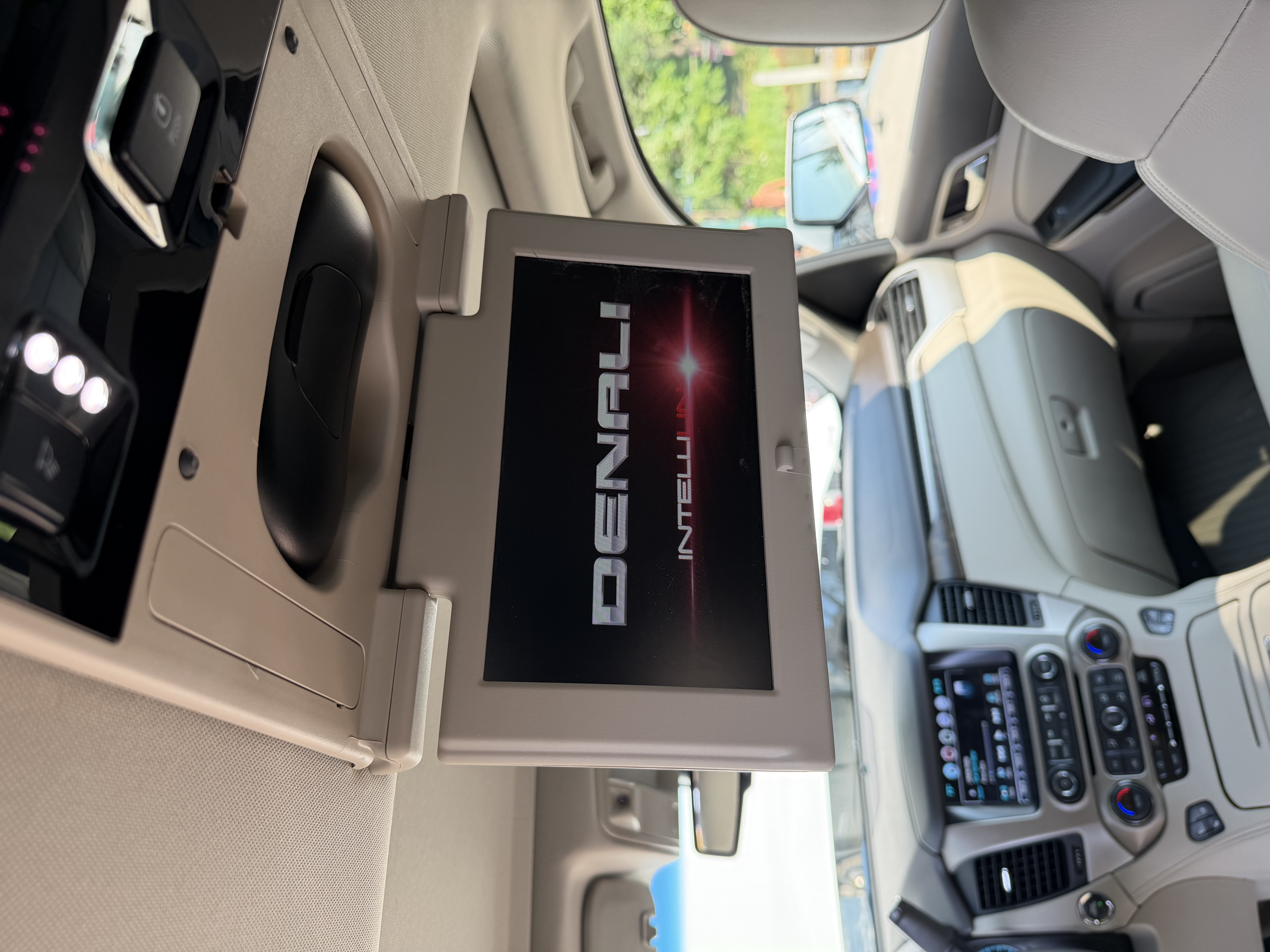 Used 2019 GMC Yukon XL Denali w/ Denali Ultimate Package AWD/4WD image 21