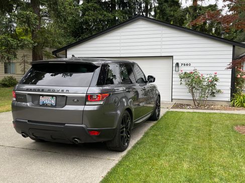 Used 2016 Land Rover Range Rover Sport SE image 8