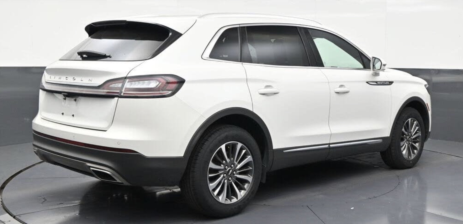 Used 2023 Lincoln Nautilus Reserve w/ Luxury Package AWD/4WD image 4