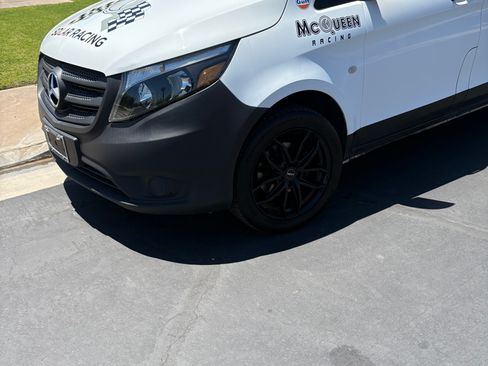 Used 2019 Mercedes-Benz Metris image 2