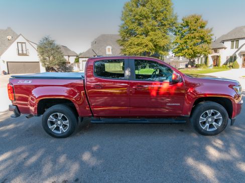 Used 2018 Chevrolet Colorado Z71 image 2