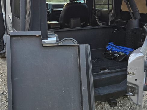 Used 2015 Jeep Wrangler Unlimited Rubicon image 15