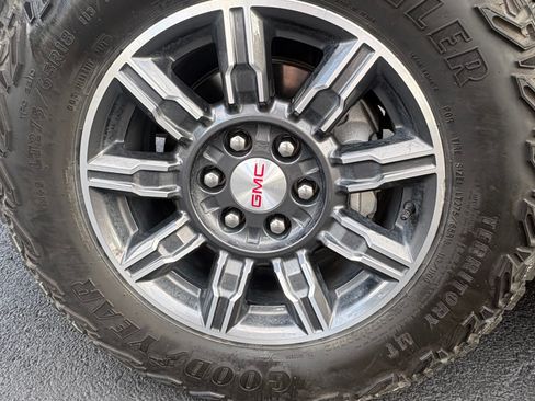 Used 2024 GMC Sierra 1500 AT4 AWD/4WD image 12
