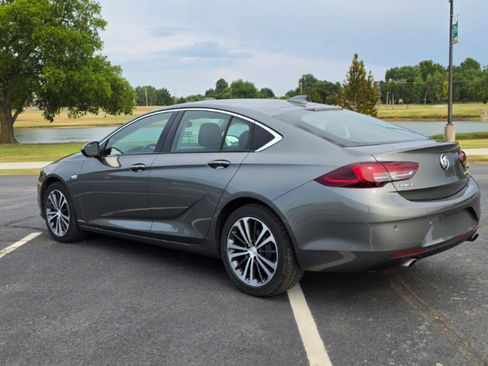 Used 2018 Buick Regal Essence w/ Driver Confidence Package #1 FWD image 10