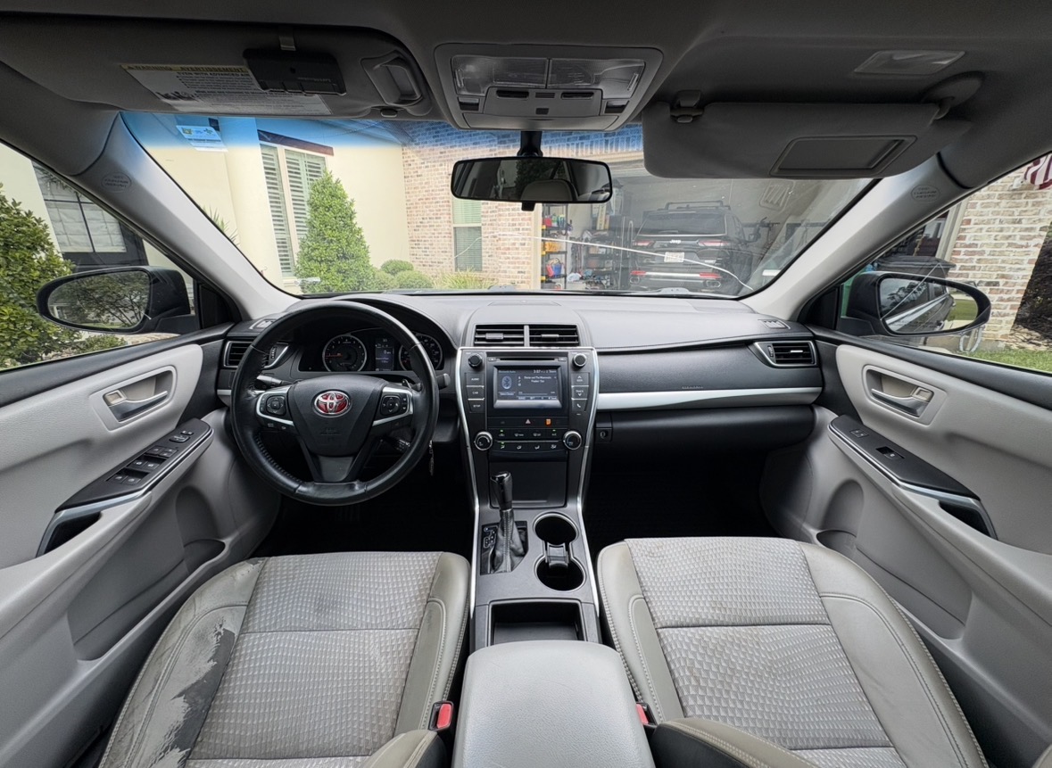 Used 2015 Toyota Camry SE w/ Moonroof Package FWD image 11