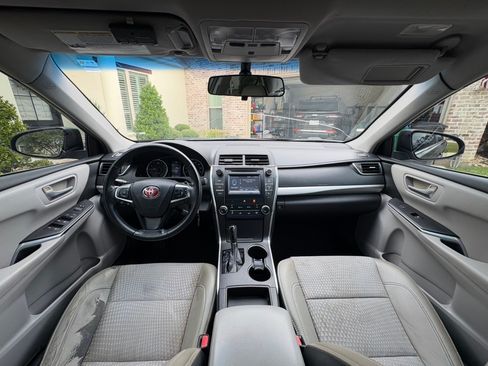 Used 2015 Toyota Camry SE w/ Moonroof Package FWD image 11