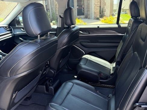 Used 2023 Jeep Grand Cherokee L Limited w/ Luxury Tech Group II image 13