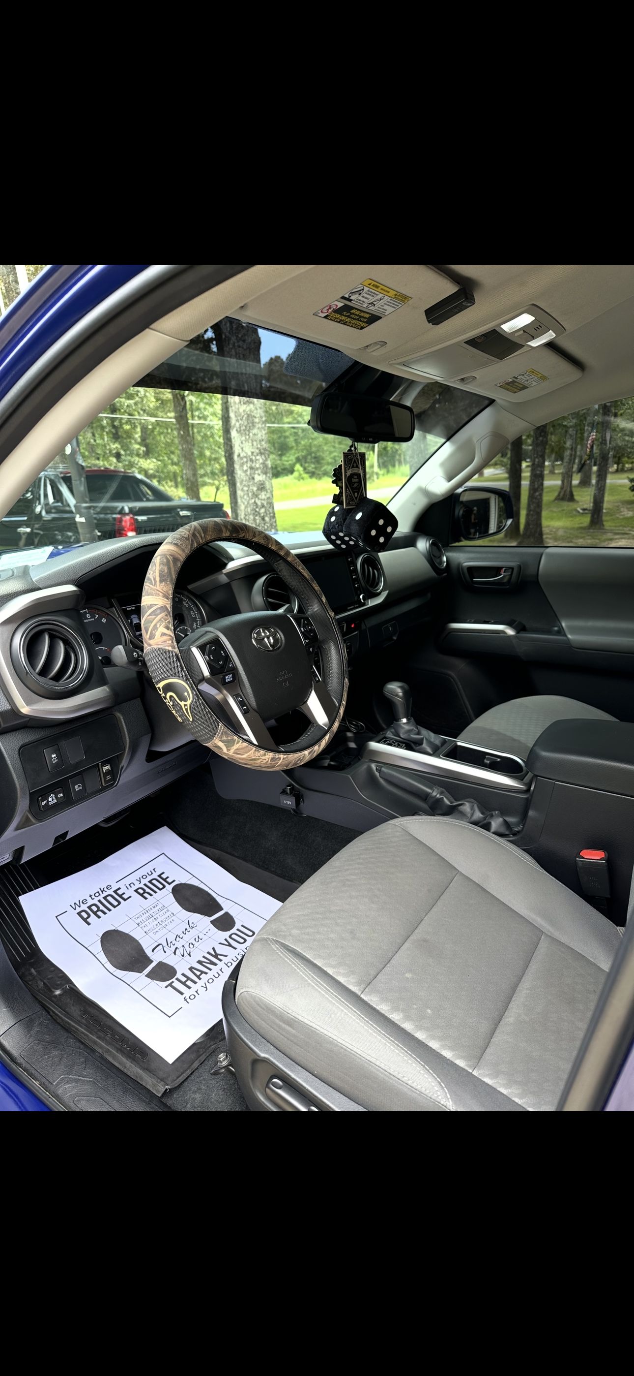 Used 2022 Toyota Tacoma SR5 AWD/4WD image 2