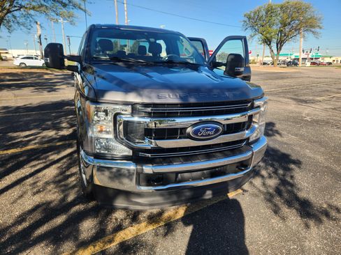 Used 2022 Ford F250 XLT image 1