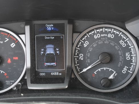 Used 2023 Toyota Tacoma TRD Off-Road image 10