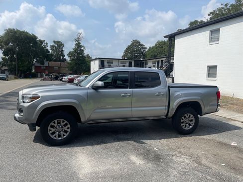 Used 2018 Toyota Tacoma SR5 RWD image 10