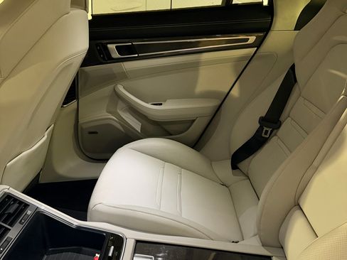 Used 2019 Porsche Panamera Turbo image 10