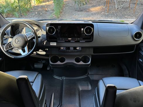 Used 2020 Mercedes-Benz Sprinter 2500 image 24
