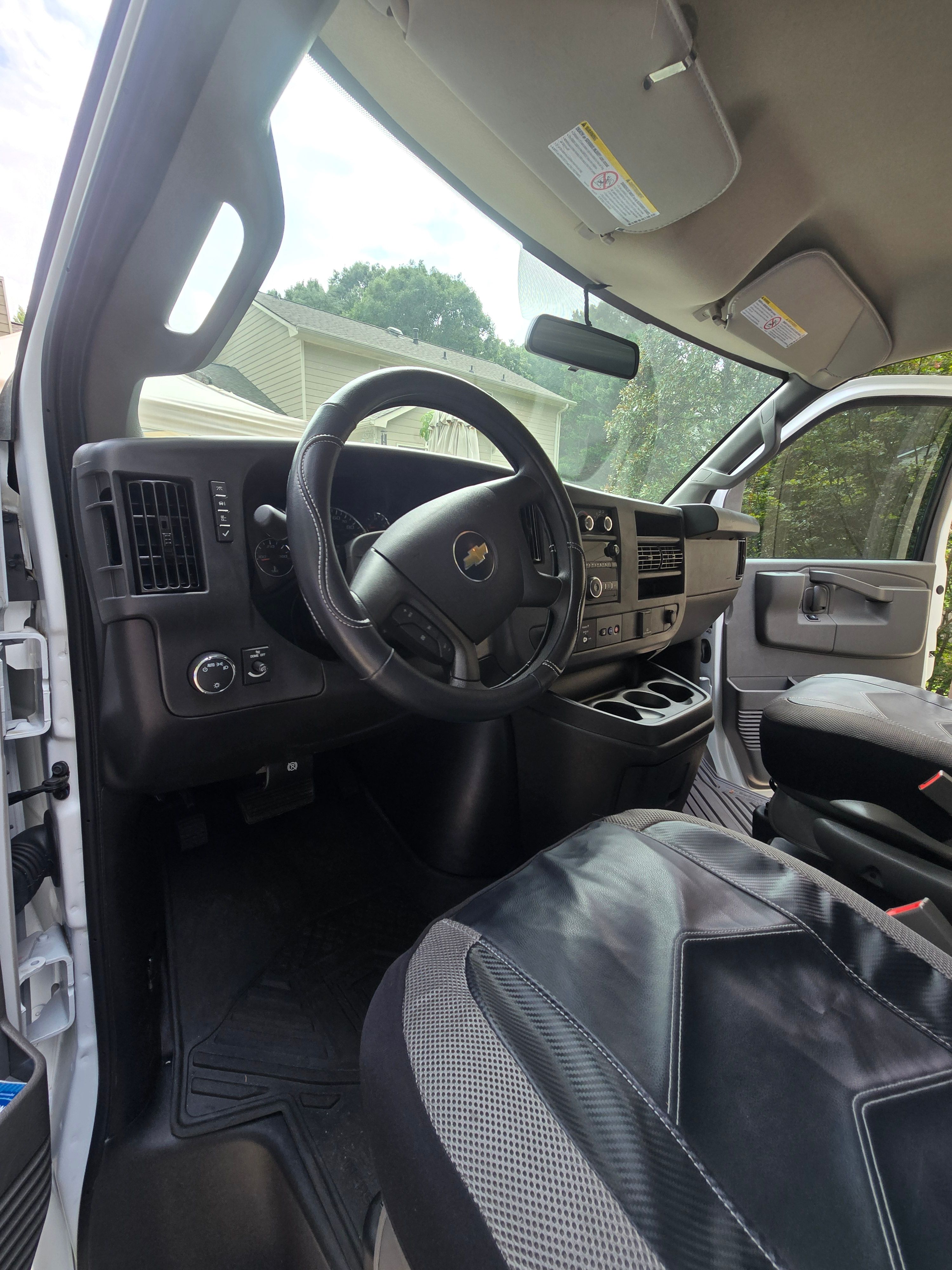 Used 2025 Chevrolet Express 2500 w/ Driver Convenience Package RWD image 19