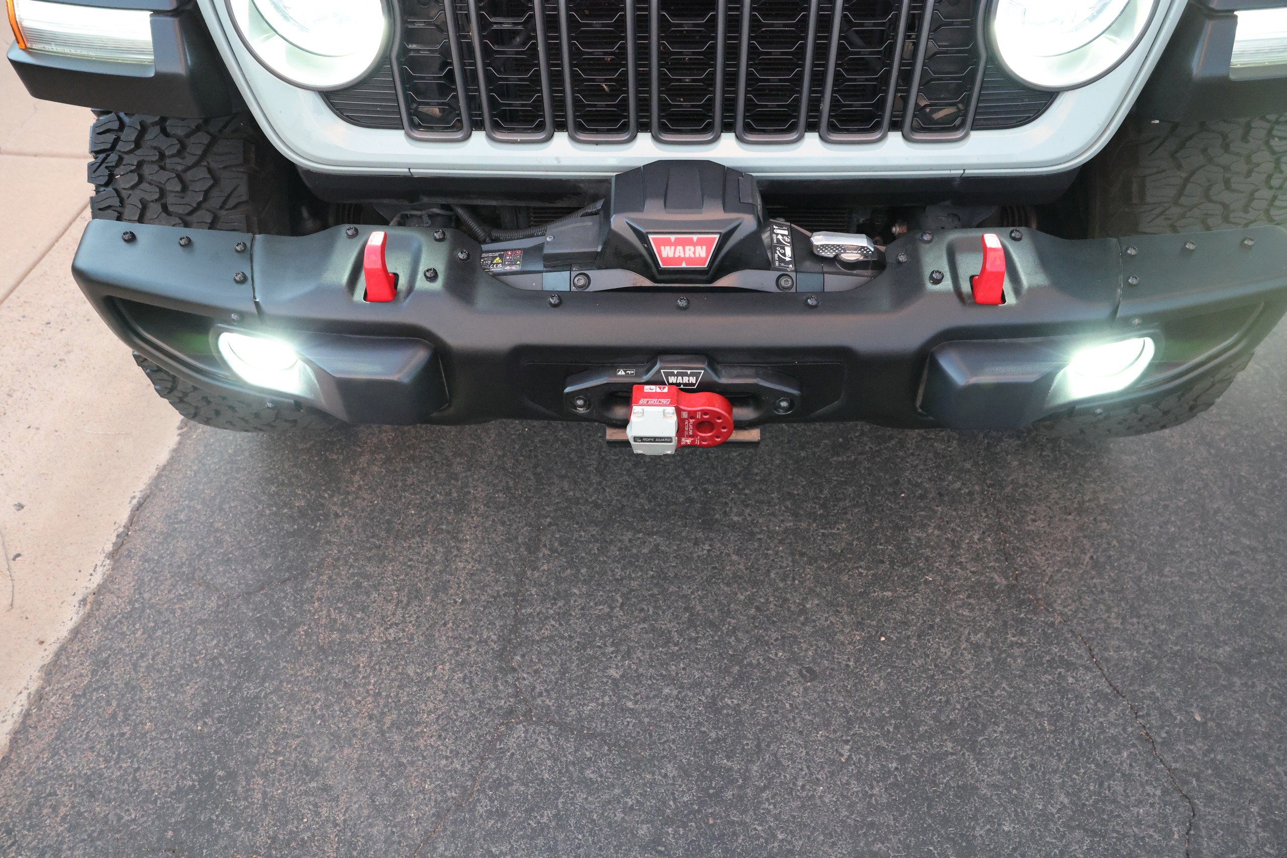Used 2024 Jeep Wrangler Unlimited Rubicon w/ XTREMEE 35" Tire Package AWD/4WD image 16