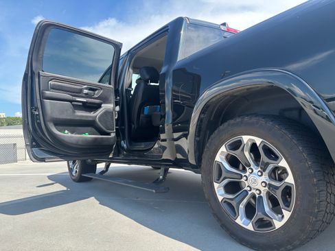 Used 2019 RAM 1500 Laramie AWD/4WD image 14