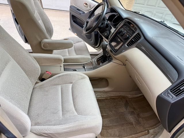 Used 2002 Toyota Highlander 2WD V6 w/ Appearance Pkg image 11